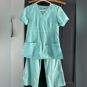 GREY’S ANATOMY SCRUB SET